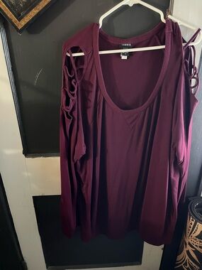 Torrid Open Shoulder Sweater. (Torrid tub).  Live:#24